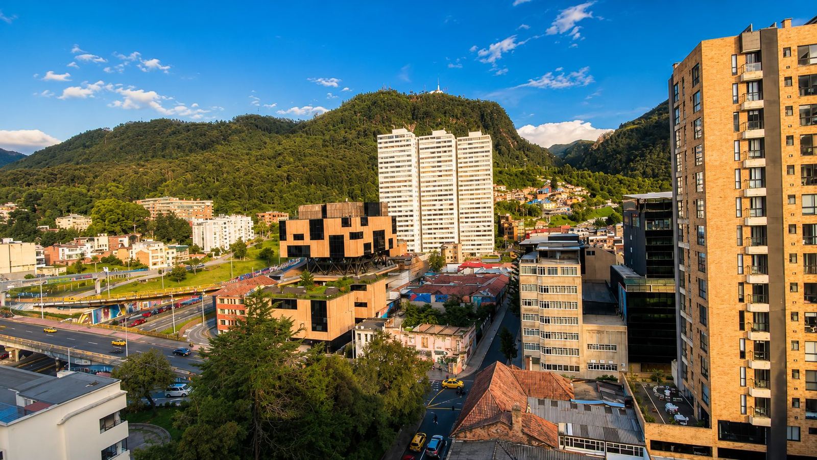 Vista al cerro de Monserrate